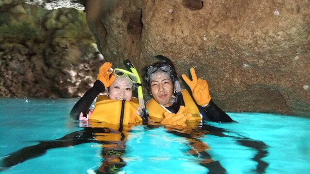 可愛いお魚と青の洞窟シュノーケルの画像