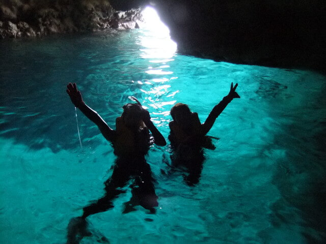 可愛いお魚と青の洞窟シュノーケルの画像