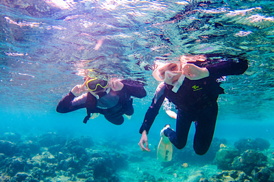 青の洞窟シュノーケリングでピース